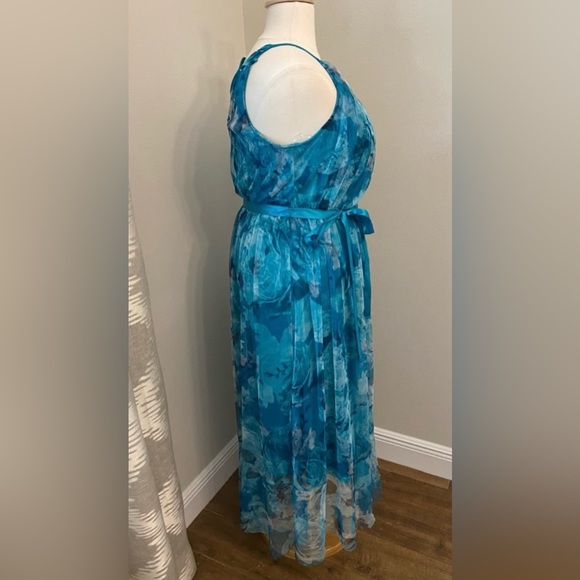 Plus Dress 🩵 - Picture 3 of 4